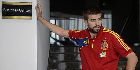Pique Tak Begitu Peduli Tanggapi Protes di Brasil Pique Tak Begitu Peduli Tanggapi Protes di Brasil