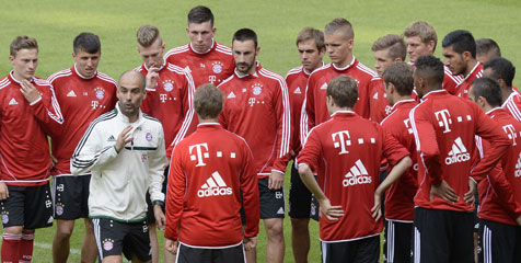 Latihan Perdana Guardiola Sedot Atensi Ribuan Fans Latihan Perdana Guardiola Sedot Atensi Ribuan Fans