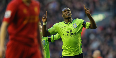 Tottenham Ingin Benteke Gantikan Adebayor Tottenham Ingin Benteke Gantikan Adebayor