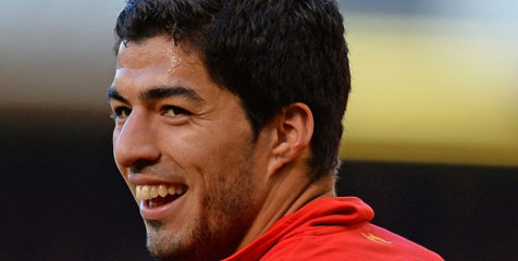 Suarez Tertawakan Rumor Kepindahannya ke Chelsea Suarez Tertawakan Rumor Kepindahannya ke Chelsea