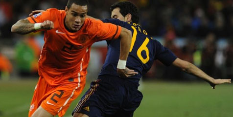 Van der Wiel Buka Kans Gabung Inter Van der Wiel Buka Kans Gabung Inter