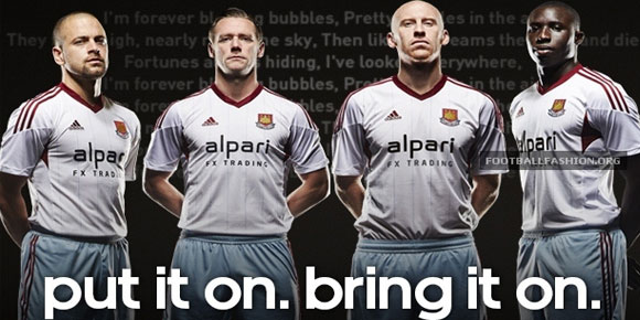 Detail Jersey: West Ham Away 2013-2014 Detail Jersey: West Ham Away 2013-2014