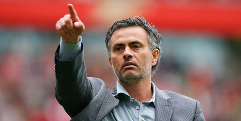 Neville: United Harus Kalahkan Mourinho Sejak Awal Neville: United Harus Kalahkan Mourinho Sejak Awal