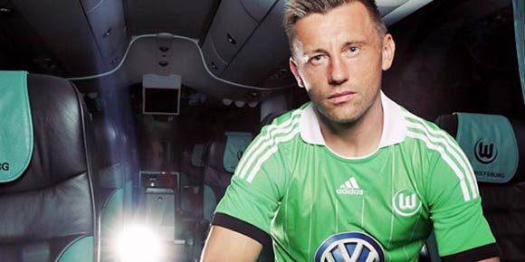 Detail Jersey: Wolfsburg Musim 2013-2014 Detail Jersey: Wolfsburg Musim 2013-2014