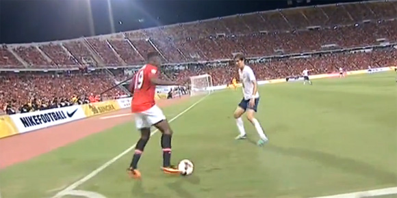 Video: Step-Over Konyol Danny Welbeck Yang Memalukan