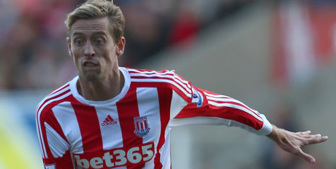 Crouch Berpengalaman Sikapi Rumor Transfer