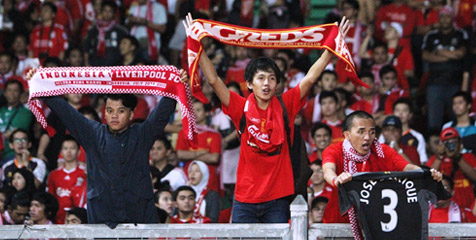 Pendukung Liverpool Mulai 'Merahkan' Gelora Bung Karno Pendukung Liverpool Mulai 'Merahkan' Gelora Bung Karno