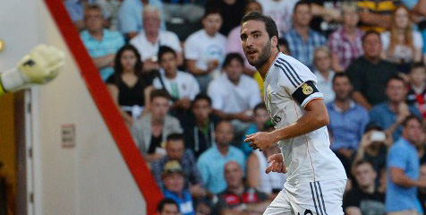Carlo Ancelotti Bantah Kabar Penjualan Higuain Carlo Ancelotti Bantah Kabar Penjualan Higuain