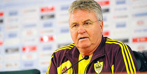 Hiddink Mundur Dari Anzhi Untuk Gabung Barca? Hiddink Mundur Dari Anzhi Untuk Gabung Barca?