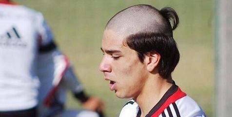 Inikah Model Rambut Terburuk Dalam Sepakbola? Inikah Model Rambut Terburuk Dalam Sepakbola?