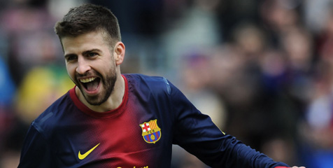 Pique: Sia-sia Saja United Kejar Fabregas Pique: Sia-sia Saja United Kejar Fabregas