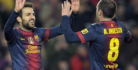 Iniesta: Fabregas Tak Bakal Tinggalkan Barca Iniesta: Fabregas Tak Bakal Tinggalkan Barca