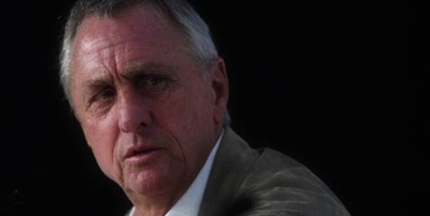 Johan Cruyff Pertanyakan Pelatih Baru Barcelona