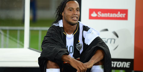 Usai Juara Copa Libertadores, Ronaldinho Malah Puji Messi Usai Juara Copa Libertadores, Ronaldinho Malah Puji Messi