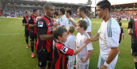 Handshake Dengan Ronaldo, Fans Cilik Ini Ogah Cuci Tangan Handshake Dengan Ronaldo, Fans Cilik Ini Ogah Cuci Tangan