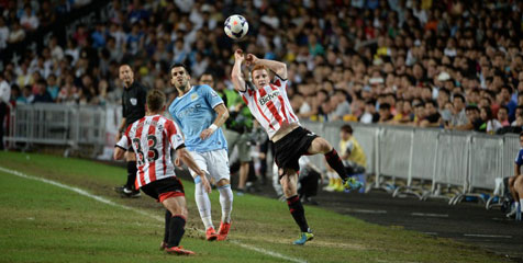 Moyes Tak Permasalahkan Lapangan Hong Kong Moyes Tak Permasalahkan Lapangan Hong Kong