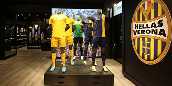 Detail Jersey: Hellas Verona Musim 2013-2014 Detail Jersey: Hellas Verona Musim 2013-2014