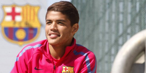 Dos Santos Bertahan di Barca Dos Santos Bertahan di Barca