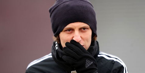Mourinho: Barca Buang-buang Waktu Kejar Luiz Mourinho: Barca Buang-buang Waktu Kejar Luiz