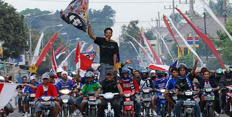 Aremania 'Birukan' Kota Malang di HUT Arema Aremania 'Birukan' Kota Malang di HUT Arema