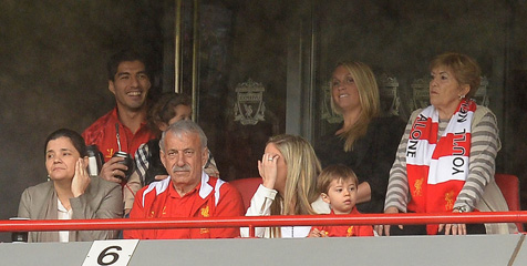 Rodgers: Kehadiran Suarez di Anfield Tegaskan Posisinya Rodgers: Kehadiran Suarez di Anfield Tegaskan Posisinya