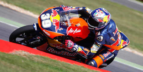 Luis Salom Berhasil Menangi Moto3 Inggris Luis Salom Berhasil Menangi Moto3 Inggris