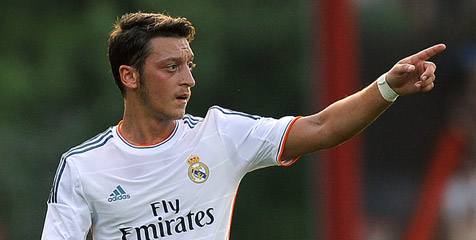 Ozil Tes Medis Bersama Arsenal di Munich Ozil Tes Medis Bersama Arsenal di Munich