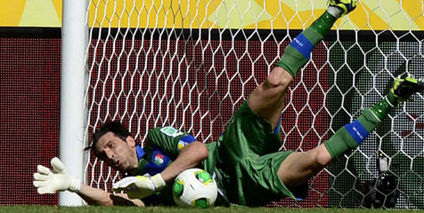 Buffon Akui Kerap Lakukan Penyelamatan Gemilang Buffon Akui Kerap Lakukan Penyelamatan Gemilang