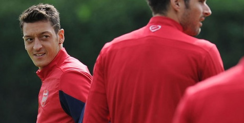 Ozil Anggap Sepakbola Premier League Olahraga Jantan