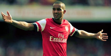 Operasi Perut, Walcott Rehat Tiga Pekan Operasi Perut, Walcott Rehat Tiga Pekan