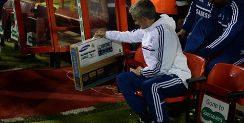 Mourinho Hadiahi Pemain Cadangan Chelsea Sebuah Televisi Mourinho Hadiahi Pemain Cadangan Chelsea Sebuah Televisi