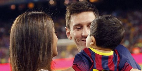 Pesona Kecantikan Kekasih Messi di Camp Nou Pesona Kecantikan Kekasih Messi di Camp Nou