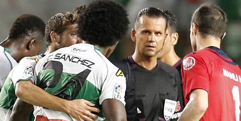 Bikin Kontroversi, Wasit Elche-Madrid Dibekukan! Bikin Kontroversi, Wasit Elche-Madrid Dibekukan!