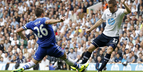 Review: Tak Ada Pemenang di Reuni AVB-Mou Review: Tak Ada Pemenang di Reuni AVB-Mou