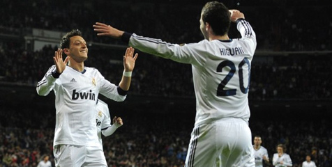 Higuain: Ozil Layak Dihargai Mahal Higuain: Ozil Layak Dihargai Mahal