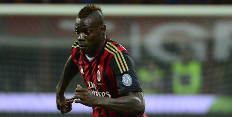 De Boer Sebut Balotelli Sama Bahayanya Dengan Messi De Boer Sebut Balotelli Sama Bahayanya Dengan Messi