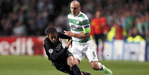 Atas Insiden Kartu Merah Brown, Dani Alves Bela Neymar Atas Insiden Kartu Merah Brown, Dani Alves Bela Neymar