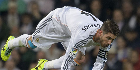 Kenakan Sepatu Spesial di Derby Madrid, Ramos Malah Kalah Kenakan Sepatu Spesial di Derby Madrid, Ramos Malah Kalah