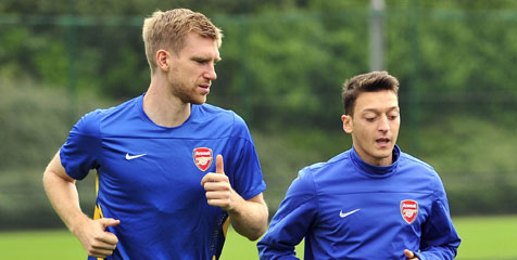 Misi Mertesacker Untuk Bantu Adaptasi Ozil di London Misi Mertesacker Untuk Bantu Adaptasi Ozil di London