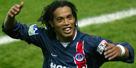 Ronaldinho Buka Peluang Pensiun di PSG Ronaldinho Buka Peluang Pensiun di PSG