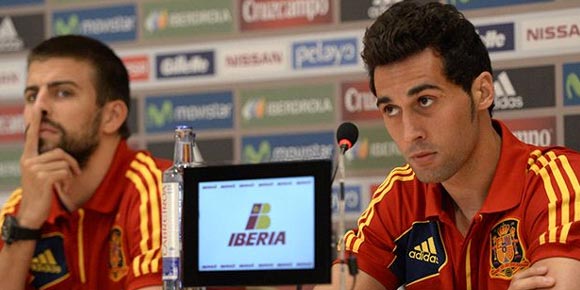 Video: Pique dan Arbeloa Bertengkar Lagi di Timnas Spanyol? Video: Pique dan Arbeloa Bertengkar Lagi di Timnas Spanyol?