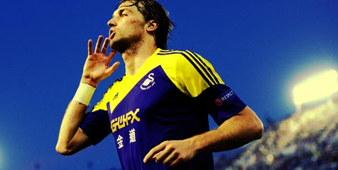 Liverpool dan Arsenal Berebut Servis Michu Liverpool dan Arsenal Berebut Servis Michu