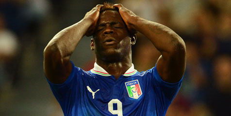 Balotelli Tampar Kamera Wartawan Balotelli Tampar Kamera Wartawan