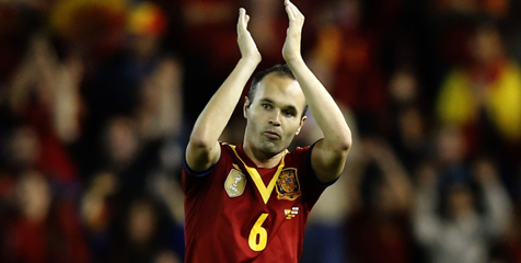 Iniesta Terharu Pulang ke Kampung Halaman Iniesta Terharu Pulang ke Kampung Halaman