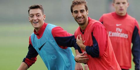 Parlour: Ozil dan Flamini Buat Wenger Pusing Parlour: Ozil dan Flamini Buat Wenger Pusing