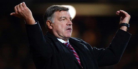Aksi Manajer West Ham Berjoget Gangnam Style