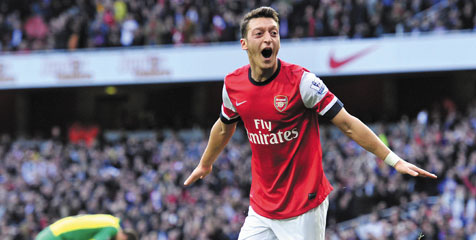 Bergkamp: Ozil Adalah Sesuatu Yang Dicari Arsenal Bergkamp: Ozil Adalah Sesuatu Yang Dicari Arsenal