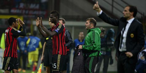 Milan Bantah Balotelli Akan Pergi Milan Bantah Balotelli Akan Pergi