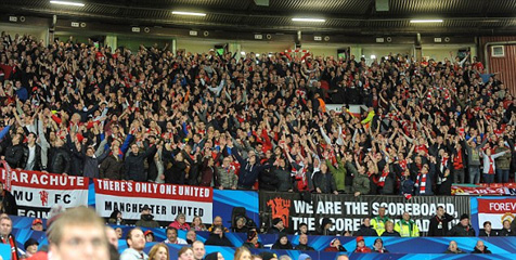 Fans United Bernyanyi, Old Trafford Pun Tak Lagi Hening Fans United Bernyanyi, Old Trafford Pun Tak Lagi Hening