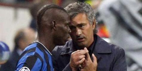 Balotelli Sebut Mourinho Seperti Kakek-kakek Balotelli Sebut Mourinho Seperti Kakek-kakek